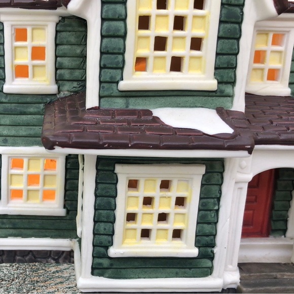 Porcelain Lighted House, Christmas Village - Picture 12 of 12